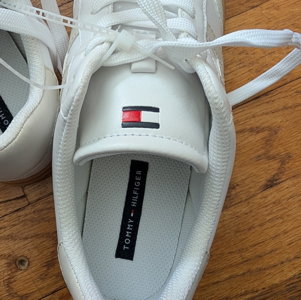 NWOT Tommy Hilfiger White & Beige Sneakers - Picture 7 of 9